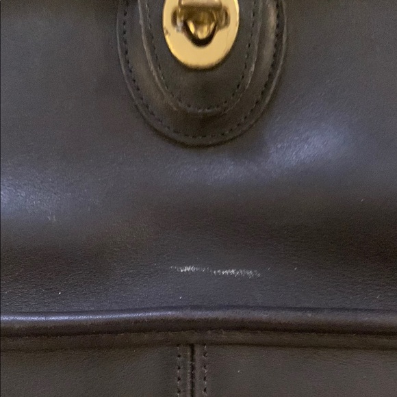 COACH Willis black leather with gold hardware twist lock crossbody purse - Picture 2 of 12